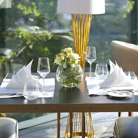 Hotell Schloss Moenchstein 5*