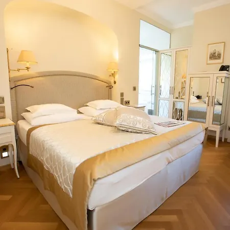 Schloss Moenchstein Hotell 5*