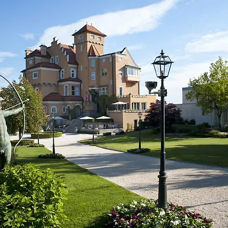 Hotel Schloss Moenchstein