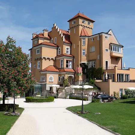 Schloss Moenchstein Hotel